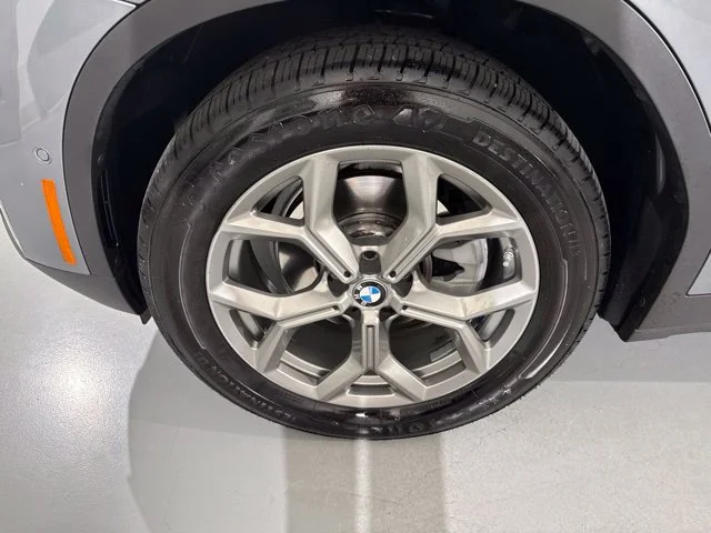 Used 2024 Gray BMW xDrive30i image 5