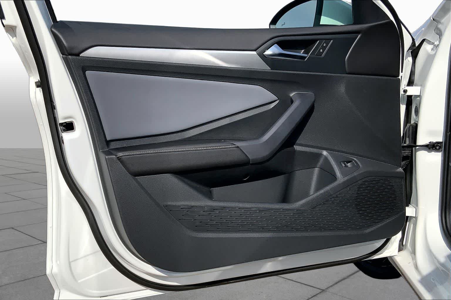 New 2026 Opal White Pearl Volkswagen SE image 10
