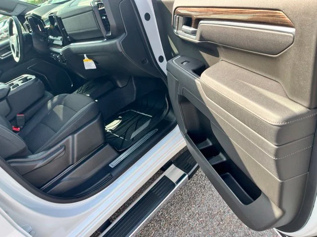 Used 2025 White Chevrolet LT image 20