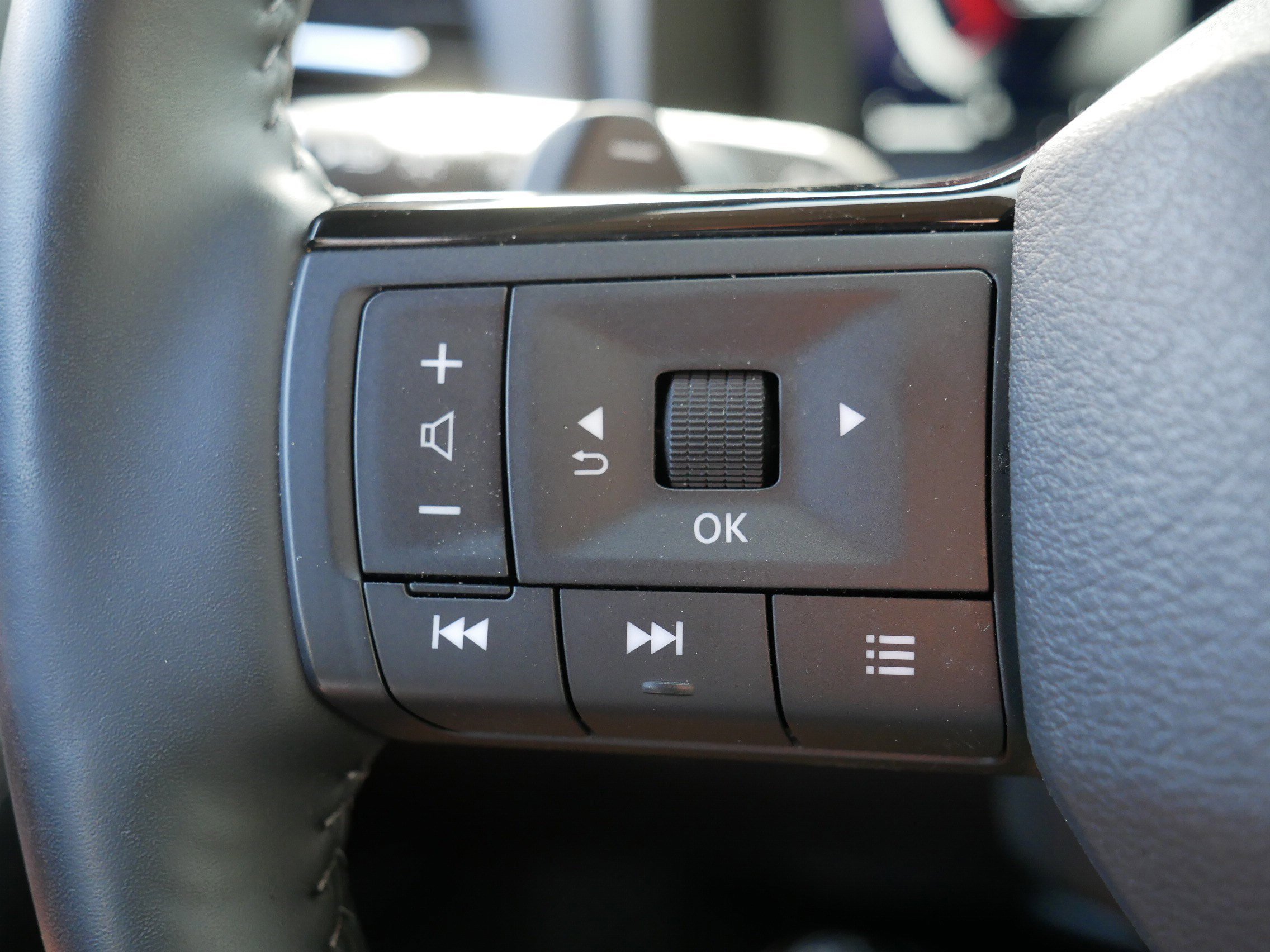Certified Used 2025 Super Black Nissan SL image 28