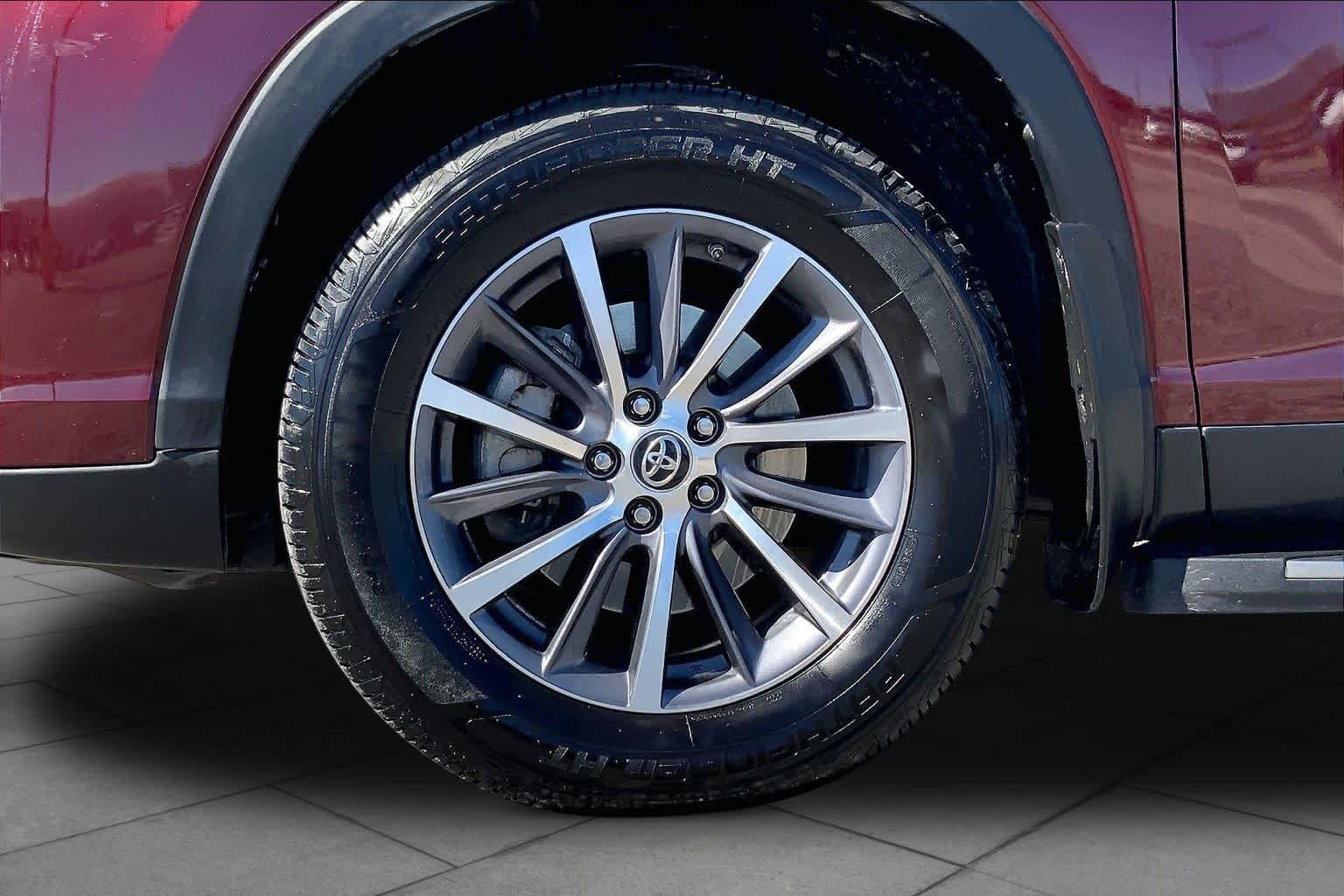 Used 2019 Ooh La La Rouge Mica Toyota XLE image 11