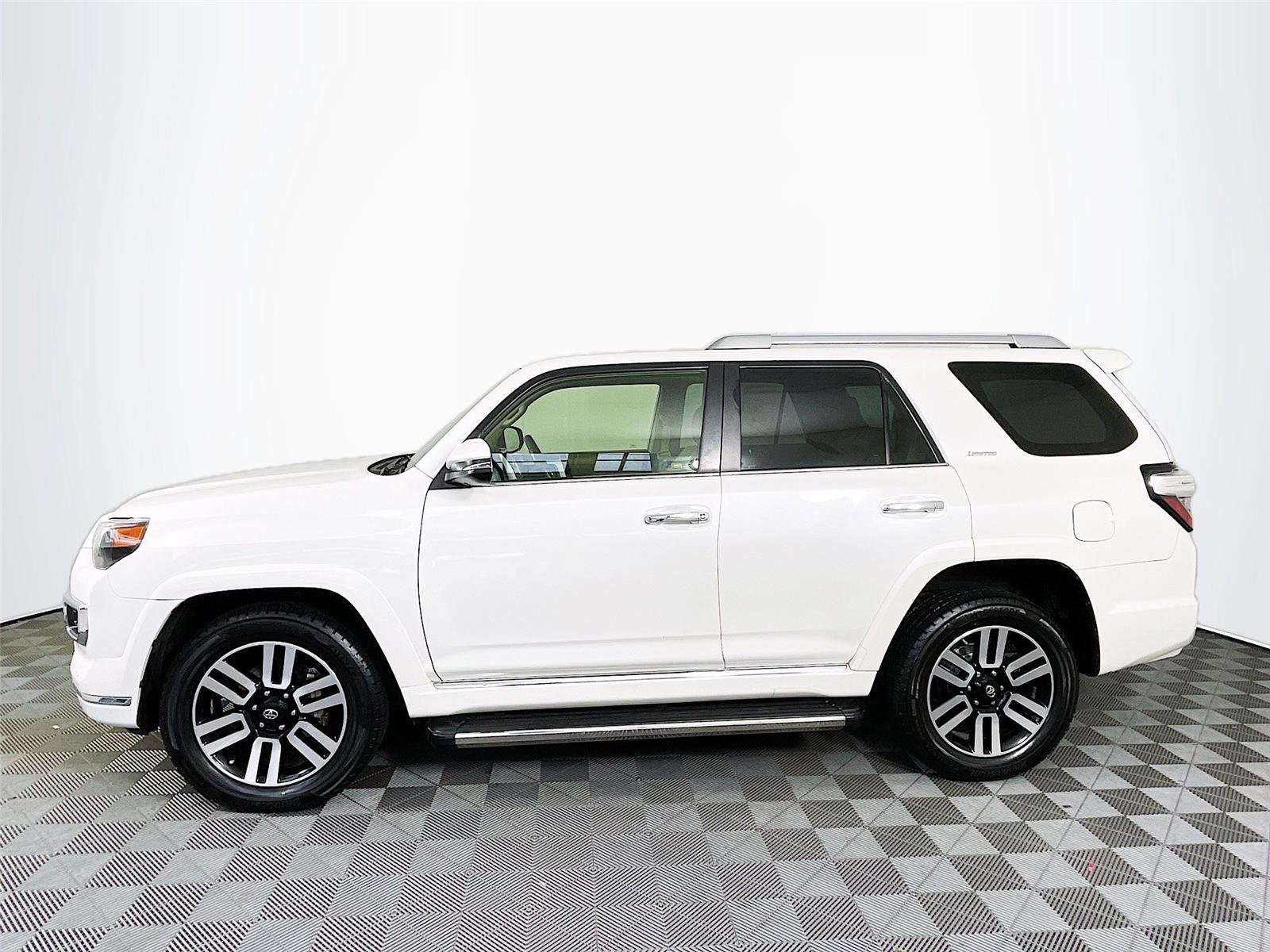 Used 2021 Blizzard Pearl Toyota Limited image 4