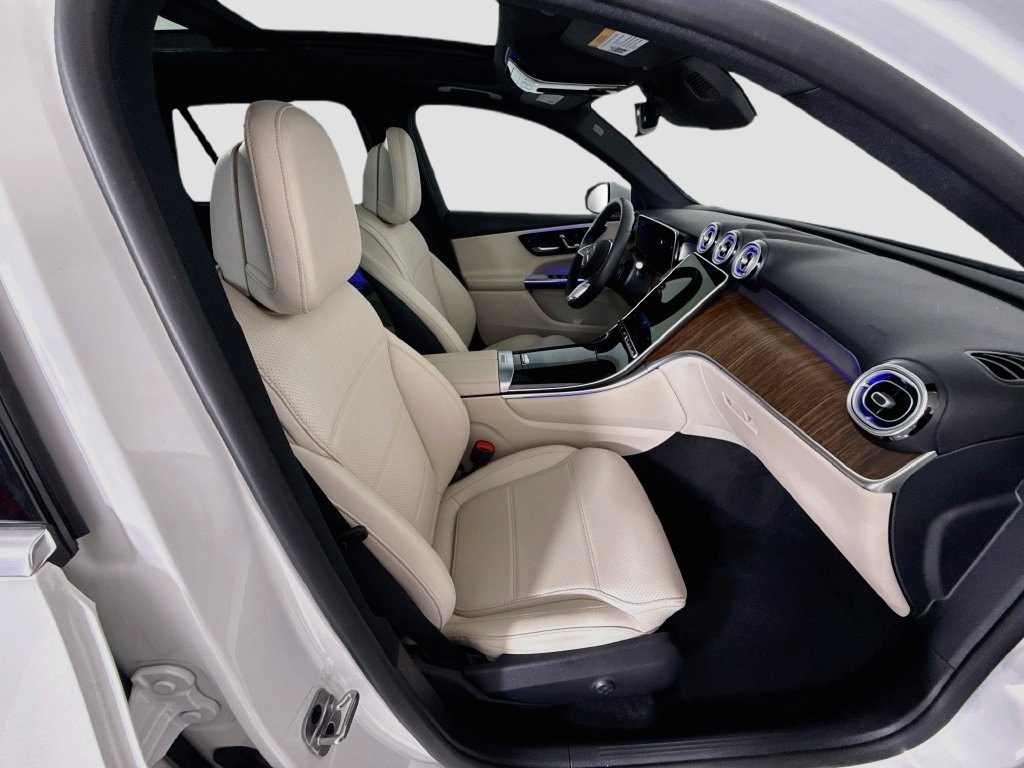 Used 2026  Mercedes-Benz GLC 300 image 20