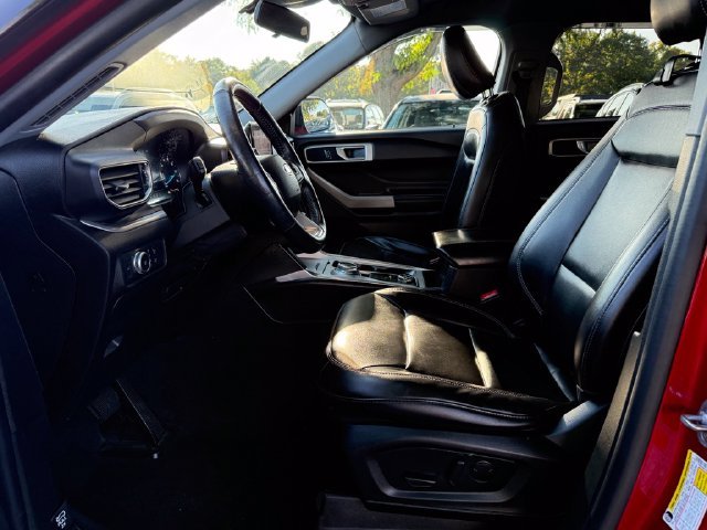 Used 2022 Rapid Red Metallic Tinted Clearcoat Ford XLT image 22