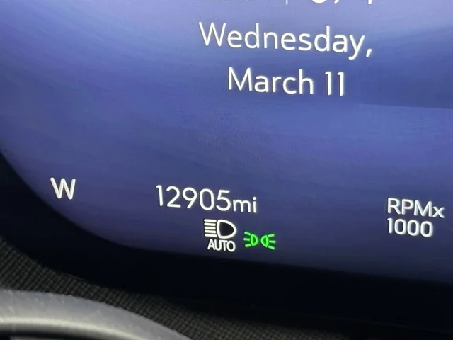 Used 2025 WHITE BUICK Preferred image 18