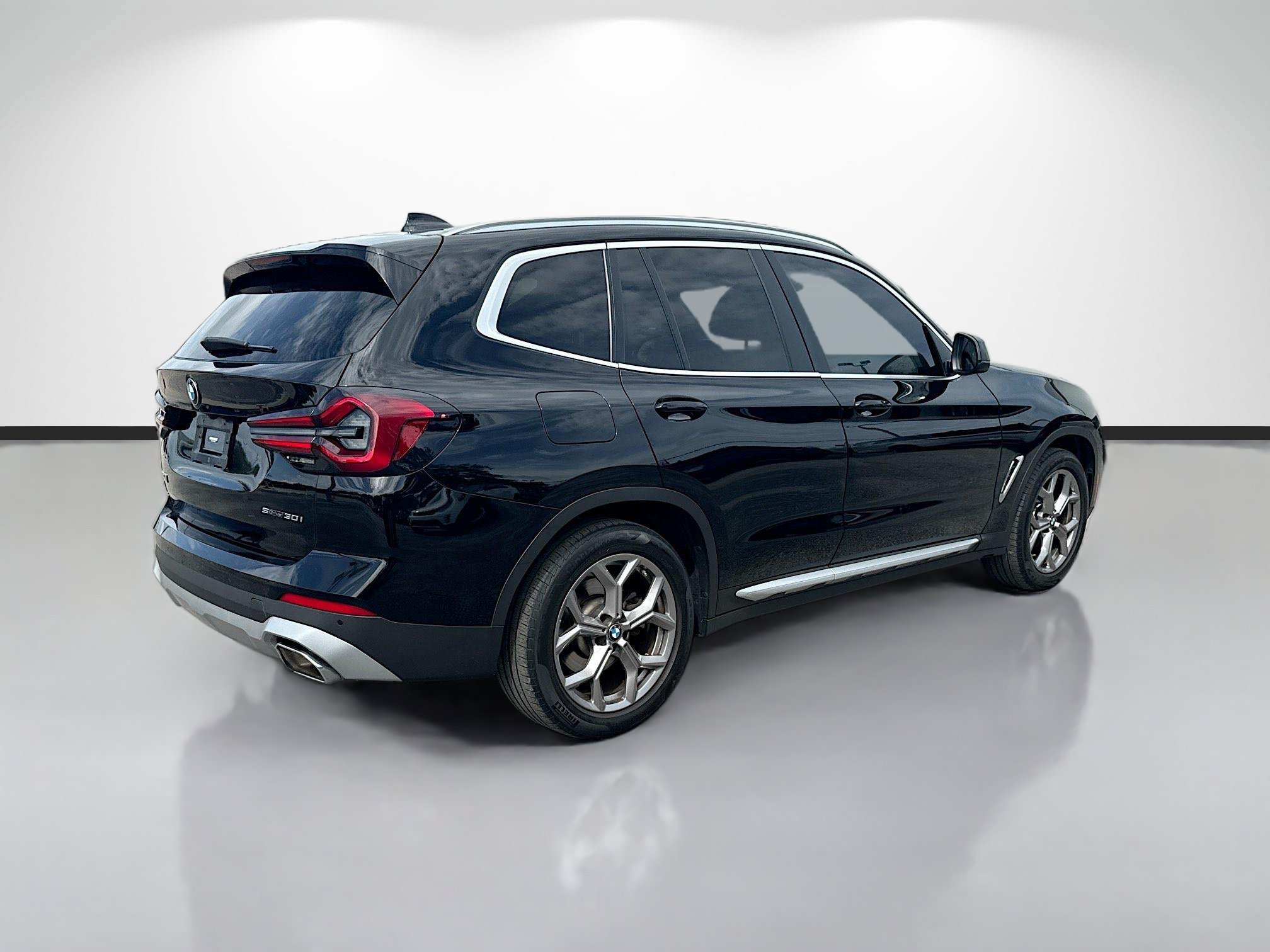 Used 2023 Jet Black BMW sDrive30i image 3