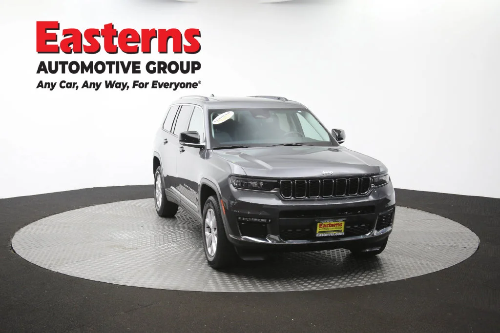 Used 2022 Gray Jeep Limited image 55
