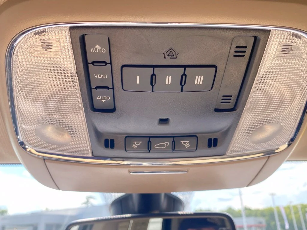 Used 2021 Gray Jeep Limited image 23