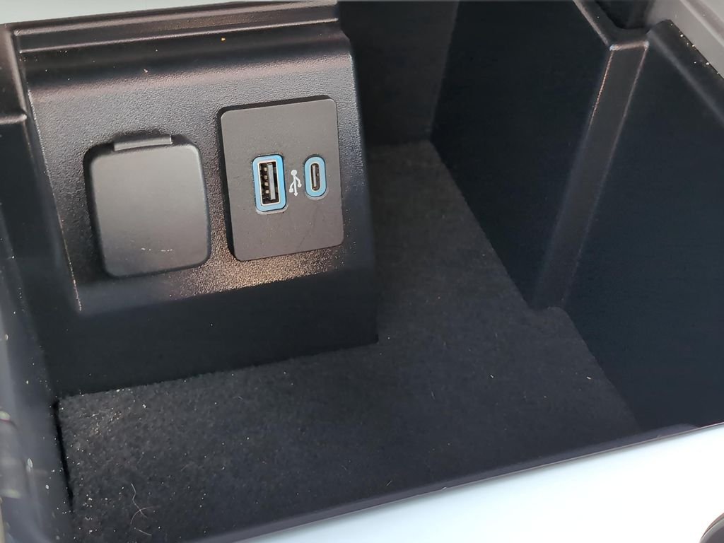 Used 2023 Oxford White Ford XLT image 21