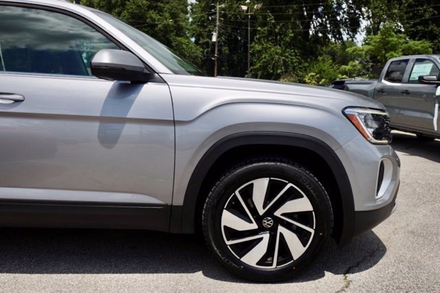 Used 2024  Volkswagen 2.0T SE w/Technology image 15