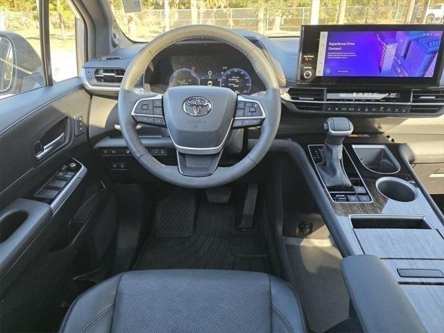 2025 Toyota Sienna Platinum - Photo 7