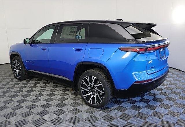 New 2025 Hydro Blue Pearl-Coat Exterior Paint Jeep Limited image 5