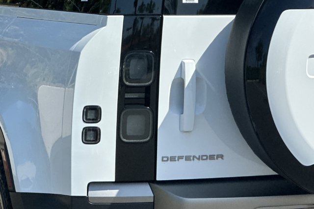 New 2026 Fuji White Land Rover S image 25