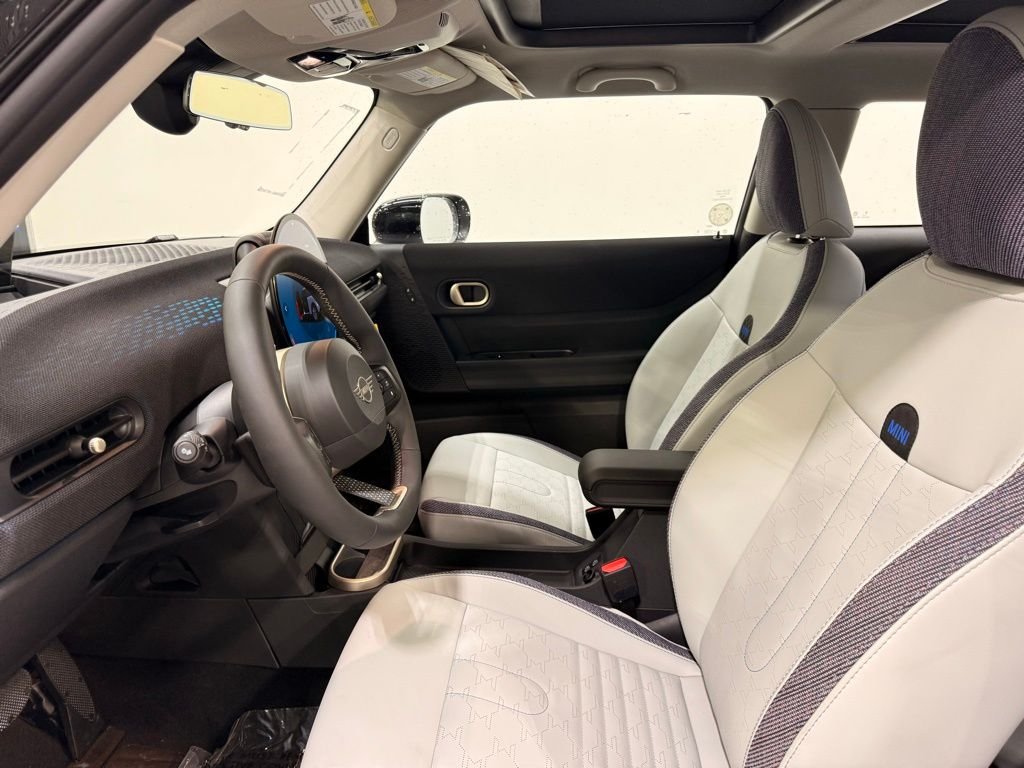 2025 MINI Hardtop 2 Door Base - Photo 12