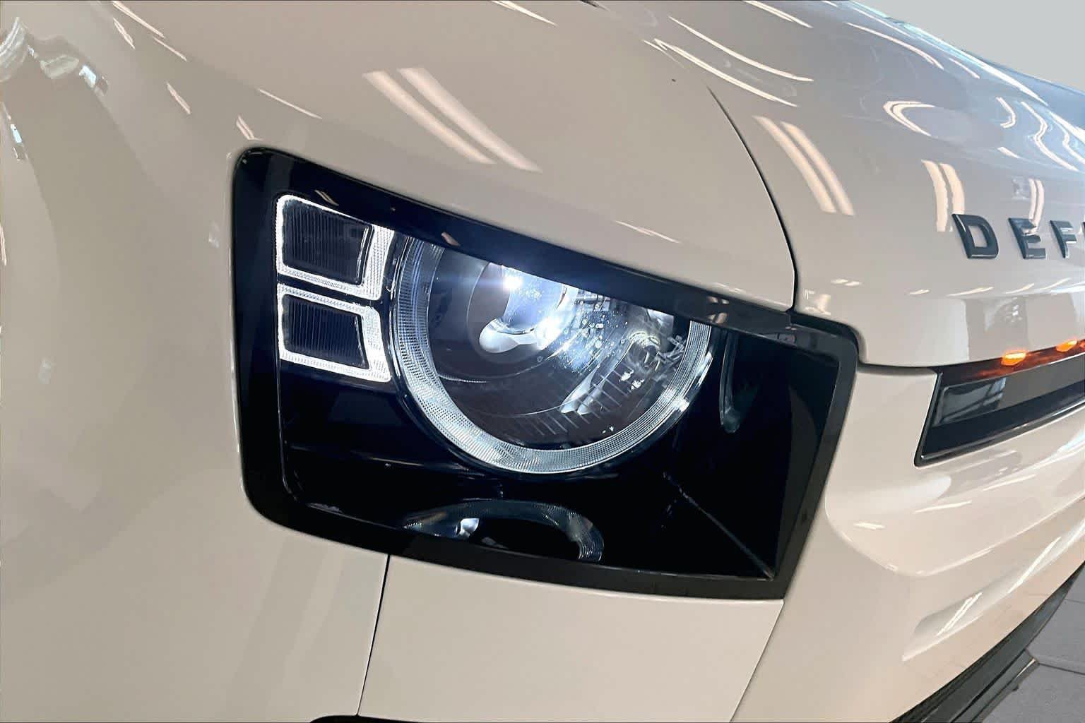 Used 2025 Fuji White Land Rover X-Dynamic SE image 26