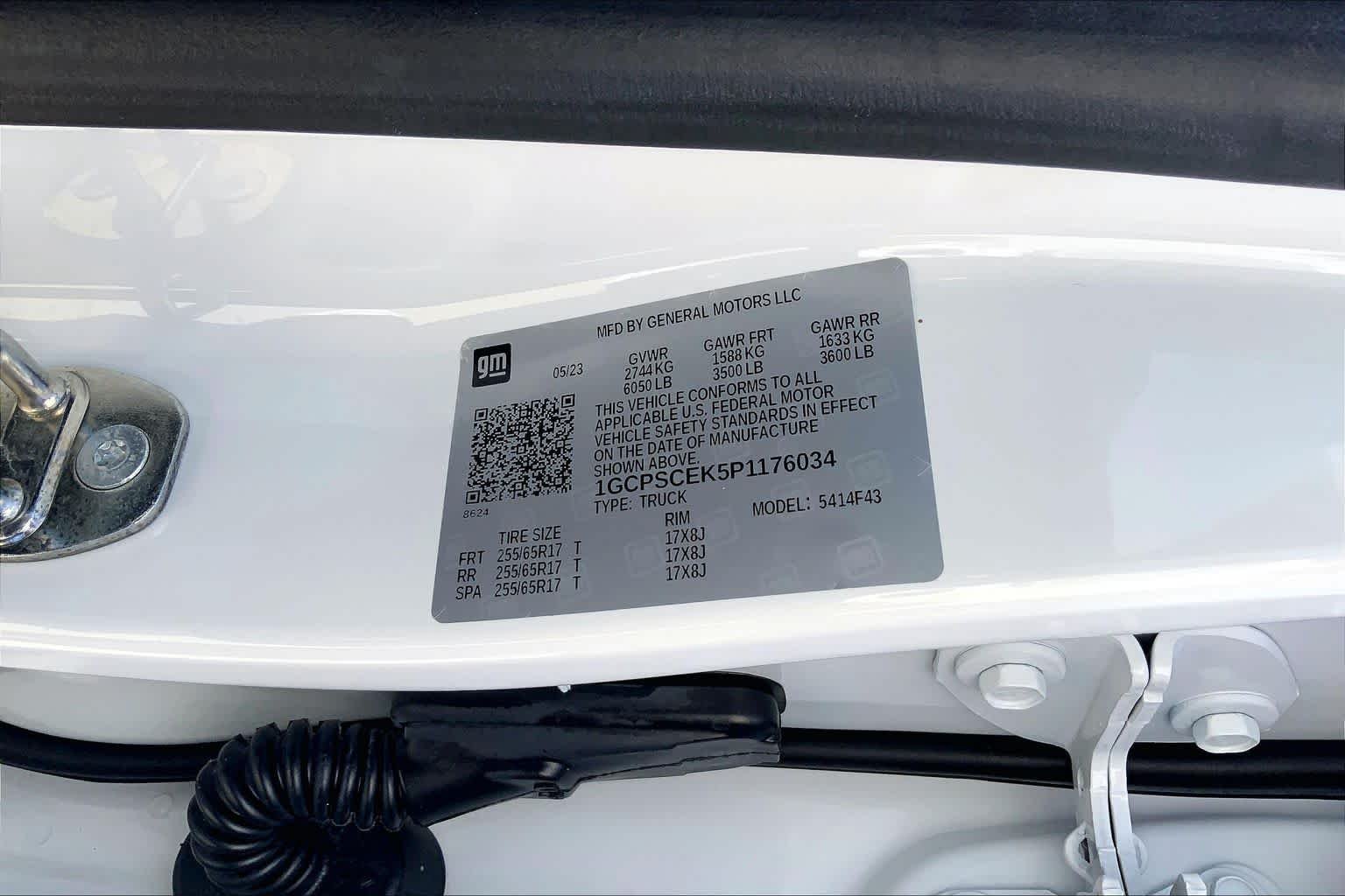 Used 2023 Summit White Chevrolet LT image 36