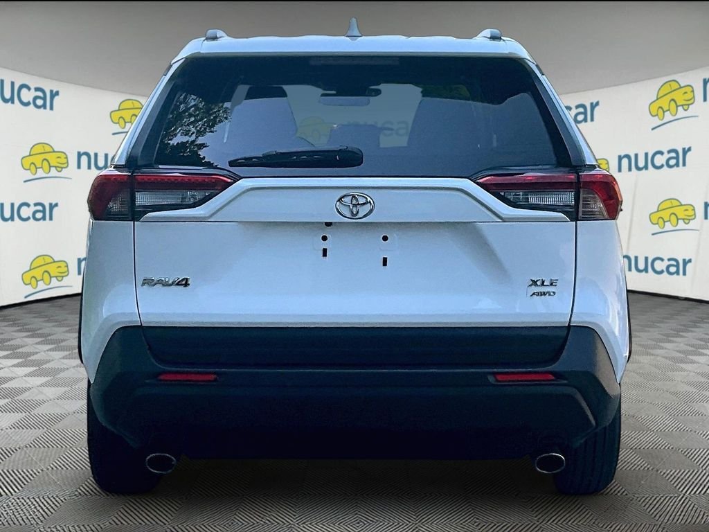 Used 2025 White Toyota XLE image 5