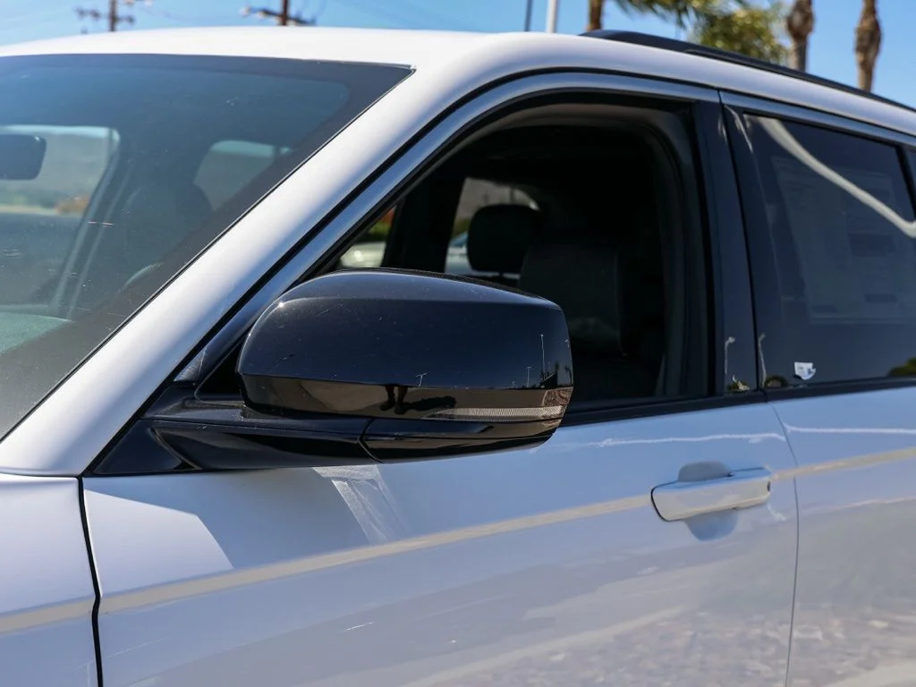 New 2026 Bright White Clear-Coat Exterior Paint Jeep Limited image 11