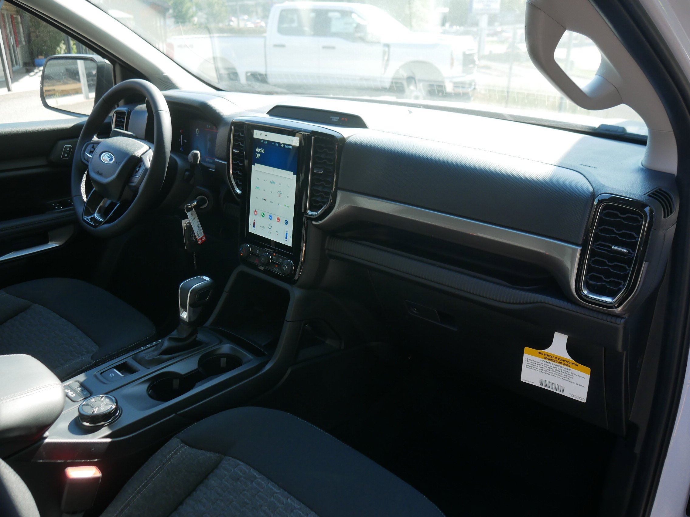 New 2025 Oxford White Ford XLT image 28