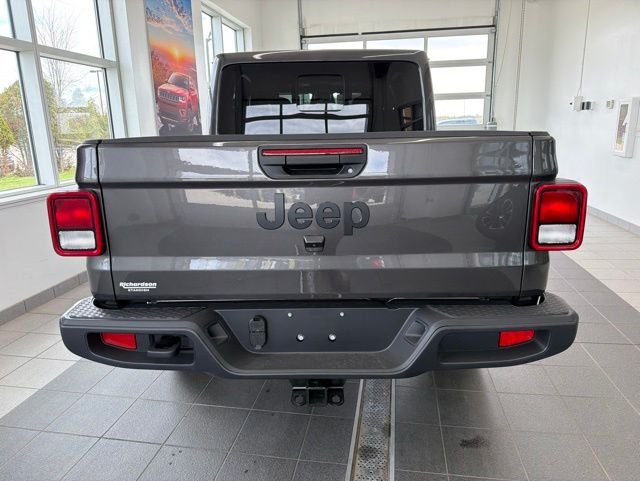 New 2026 Granite Crystal Metallic Clearcoat Jeep Sport S image 4