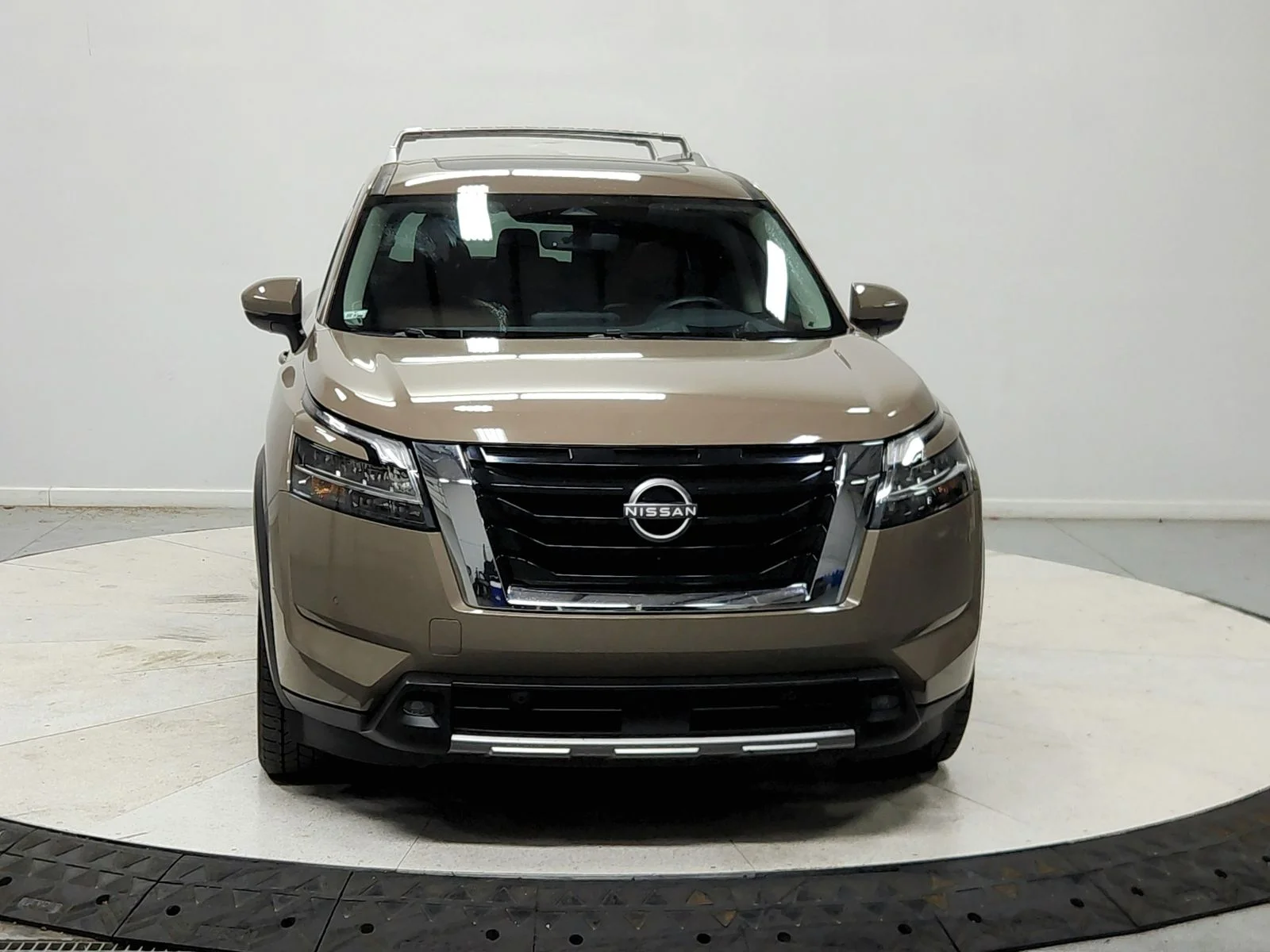 Used 2023  Nissan Platinum image 3