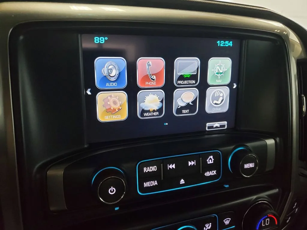 Used 2018 IRIDESCENT PEARL TRICOAT Chevrolet LTZ image 22
