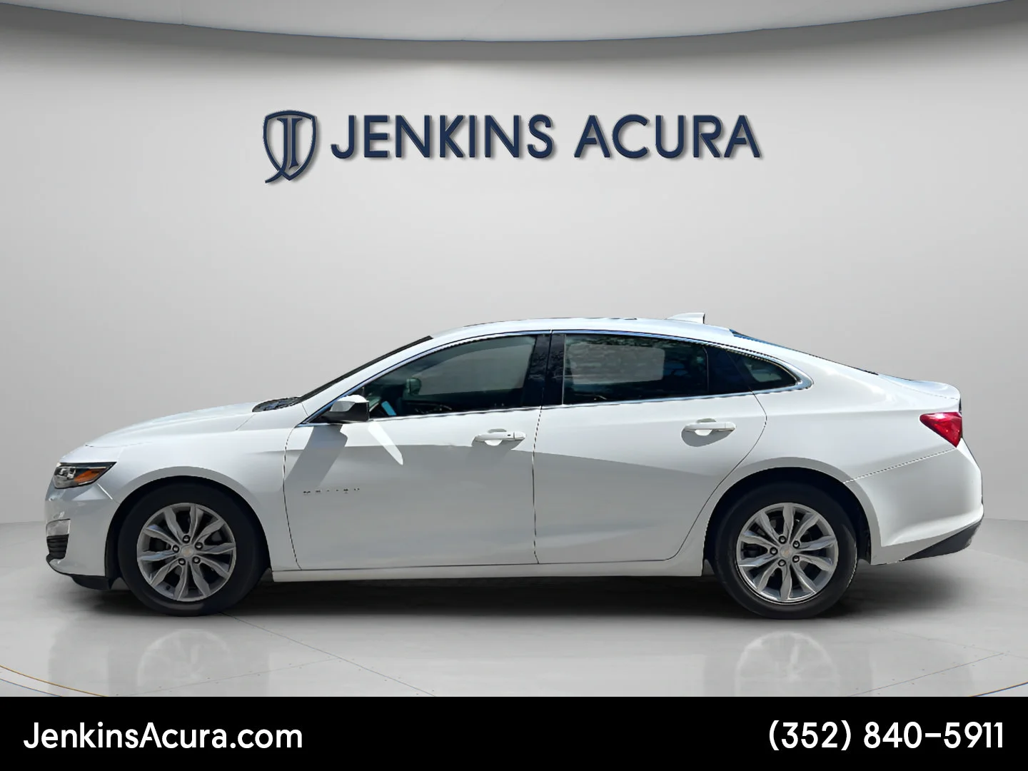 Used 2024 Summit White Chevrolet LT image 6