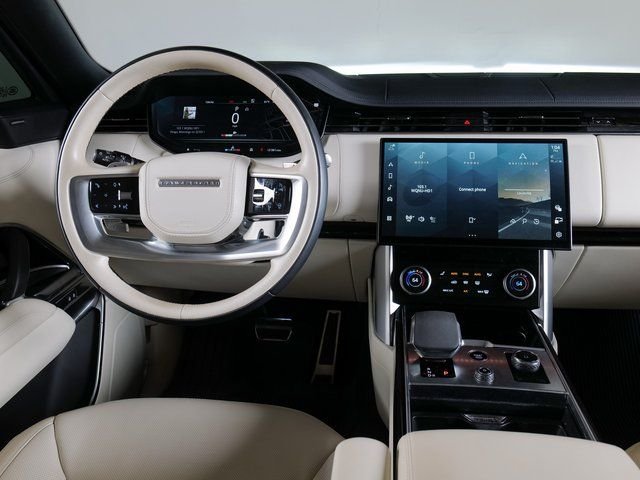 Certified Used 2023 Ostuni White Pearl Land Rover SE image 11