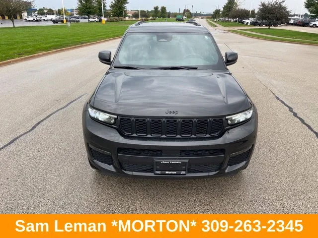 Used 2024 Gray Jeep Limited image 9