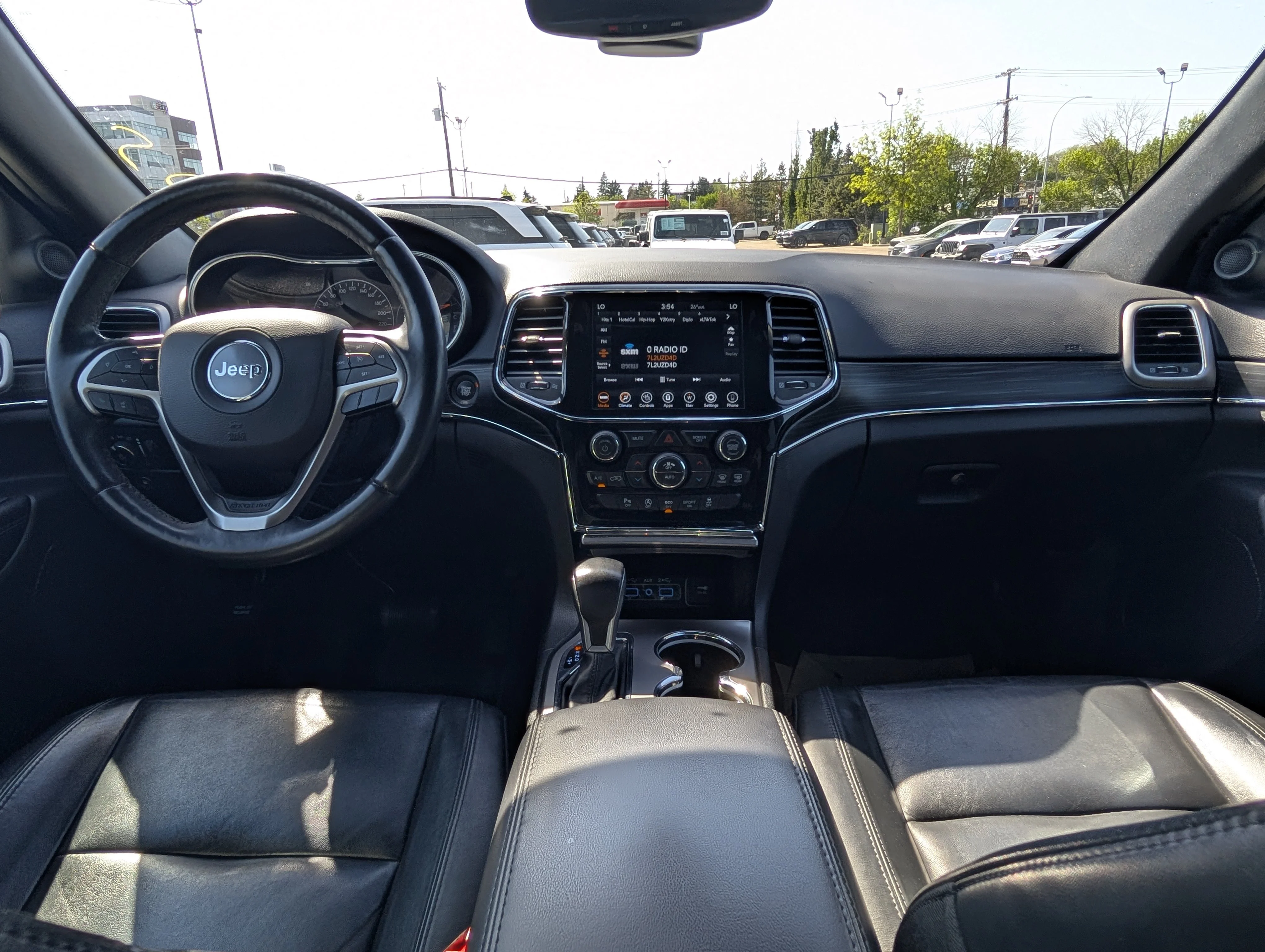 Used 2022 Diamond Black Crystal Pearlcoat Jeep Limited image 21