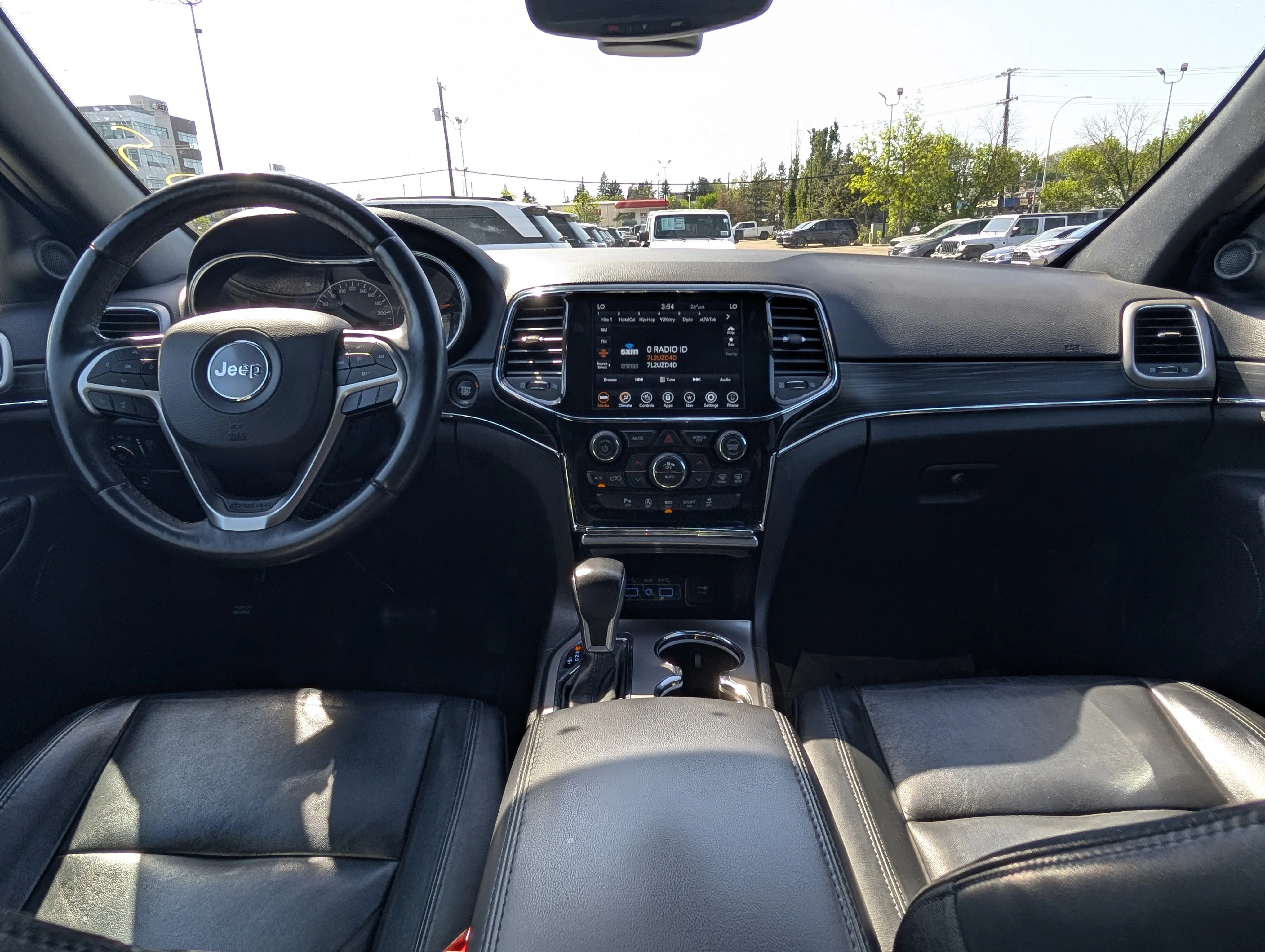 Used 2022 Diamond Black Crystal Pearlcoat Jeep Limited image 21