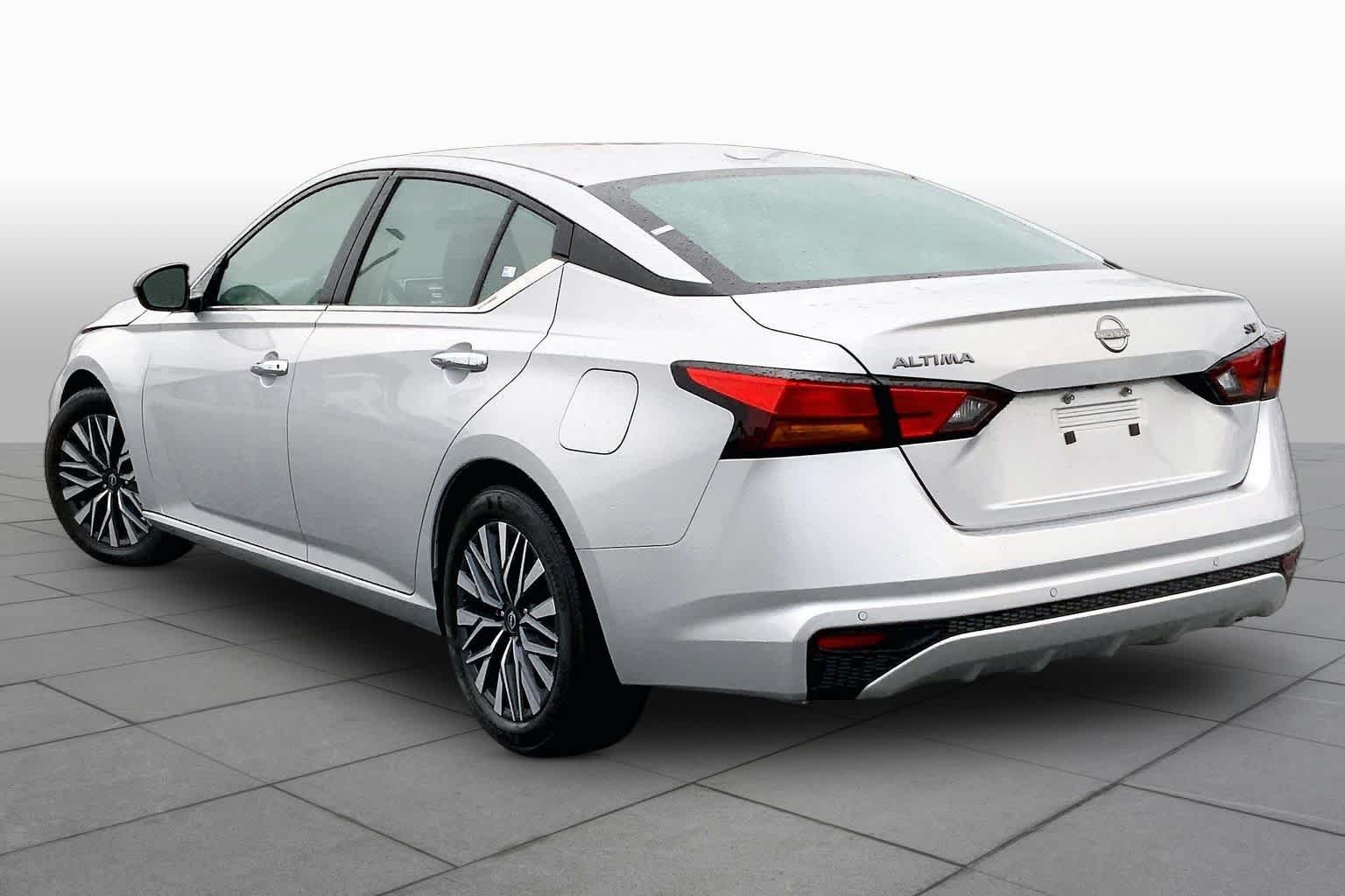 Used 2024 Brilliant Silver Metallic Nissan 2.5 SV image 11