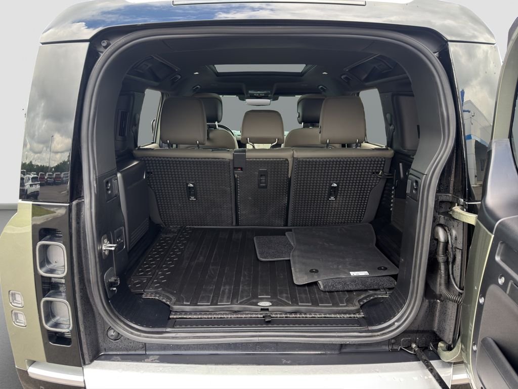 Used 2023  Land Rover X image 26