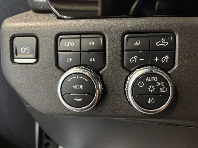 Used 2023 White GMC Elevation image 23