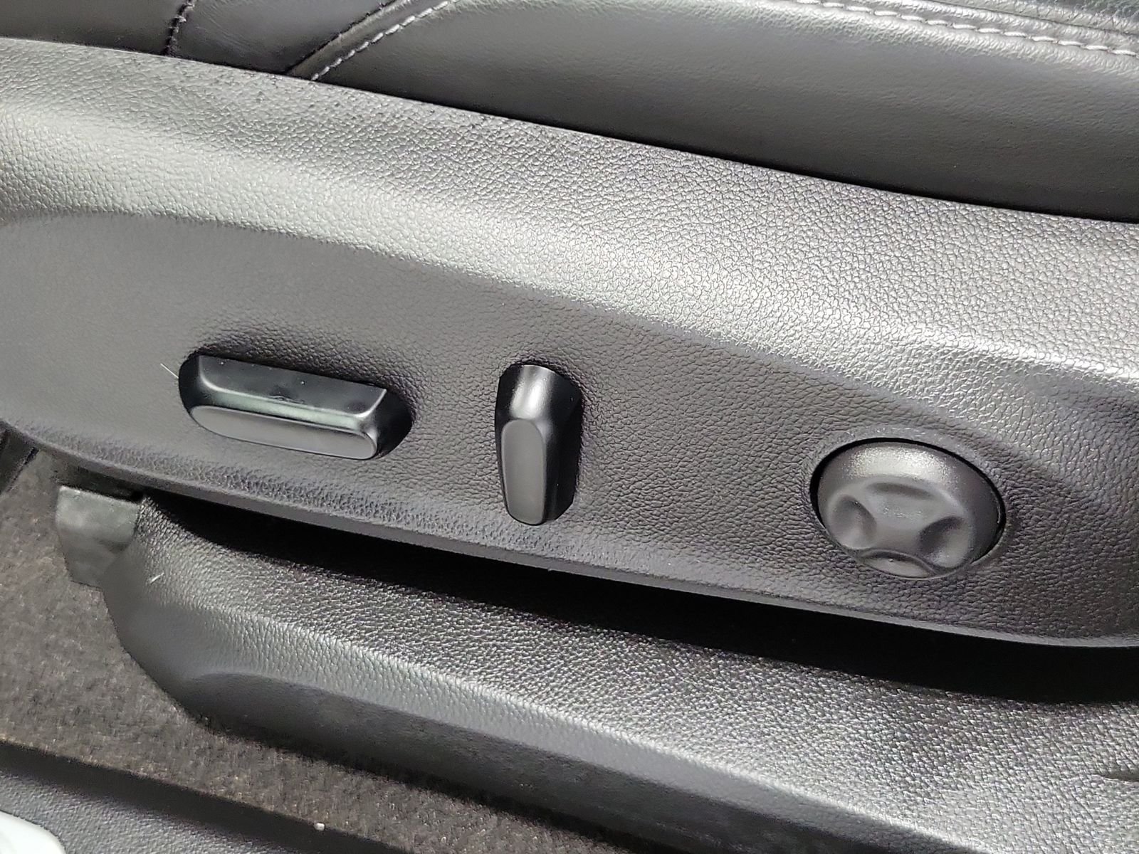 Used 2020 Gray Buick Essence image 9