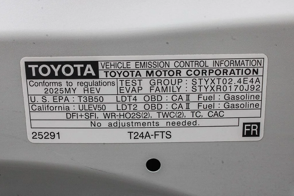 Used 2025  Toyota Base image 28