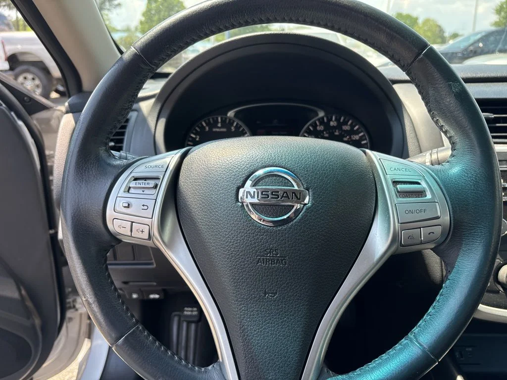 Used 2017 Silver Nissan 2.5 SV image 19