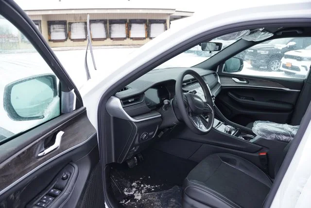 New 2026 Bright White Clearcoat Jeep Laredo image 10