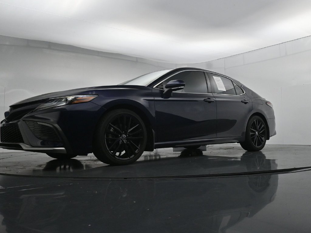 Used 2022  Toyota XSE image 20