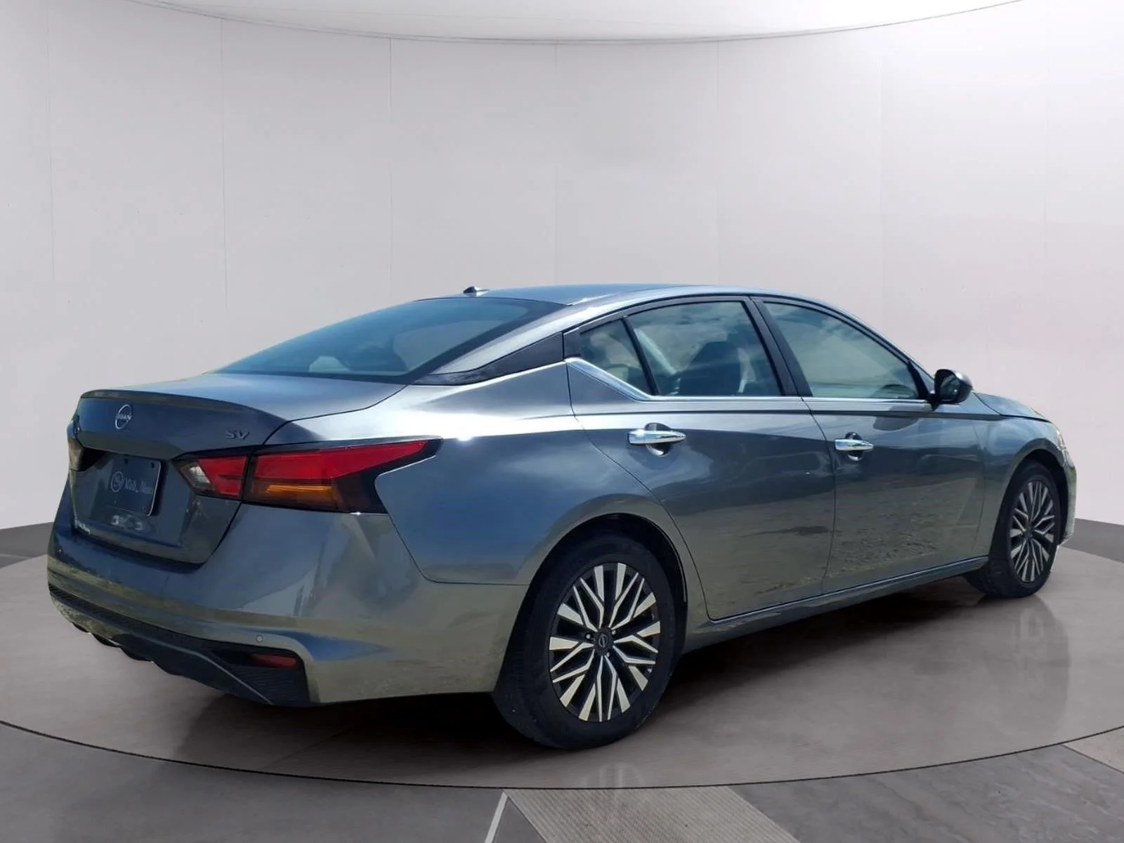 Used 2024 Gun Metallic Nissan 2.5 SV image 5