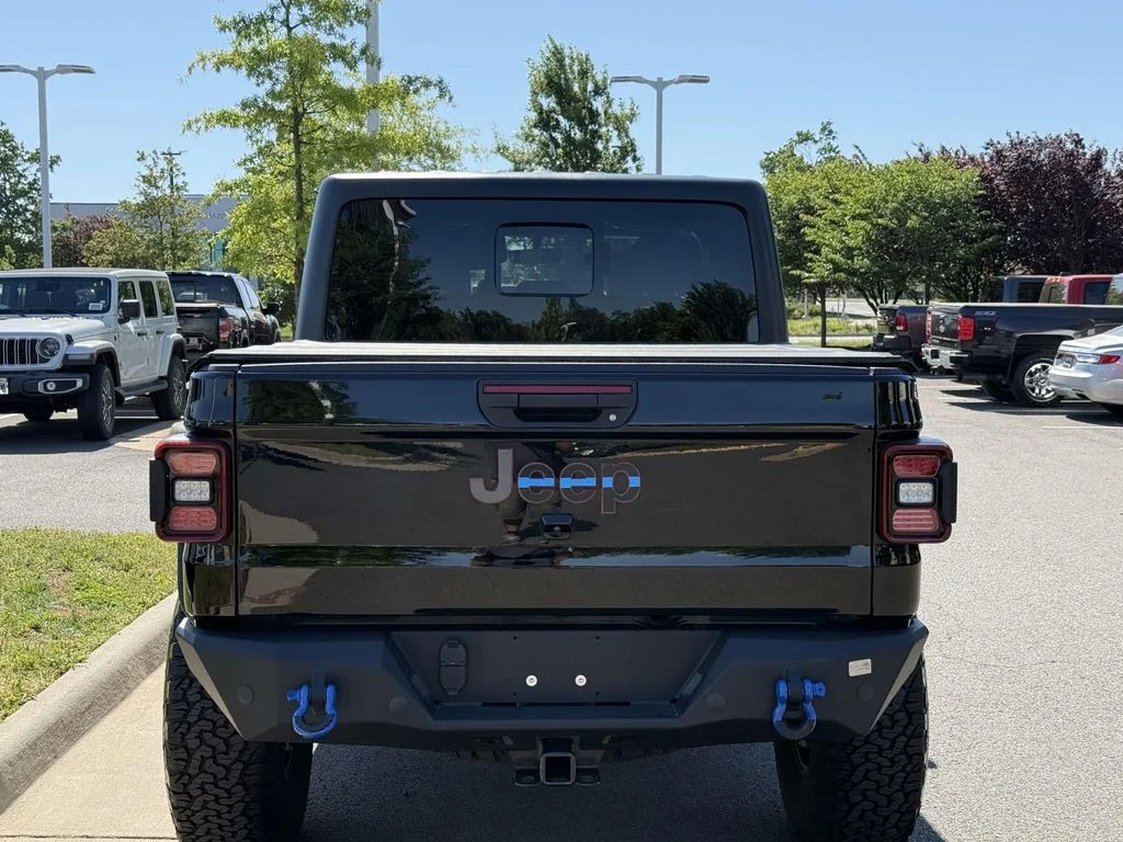 Used 2023 Black Jeep Mojave image 11