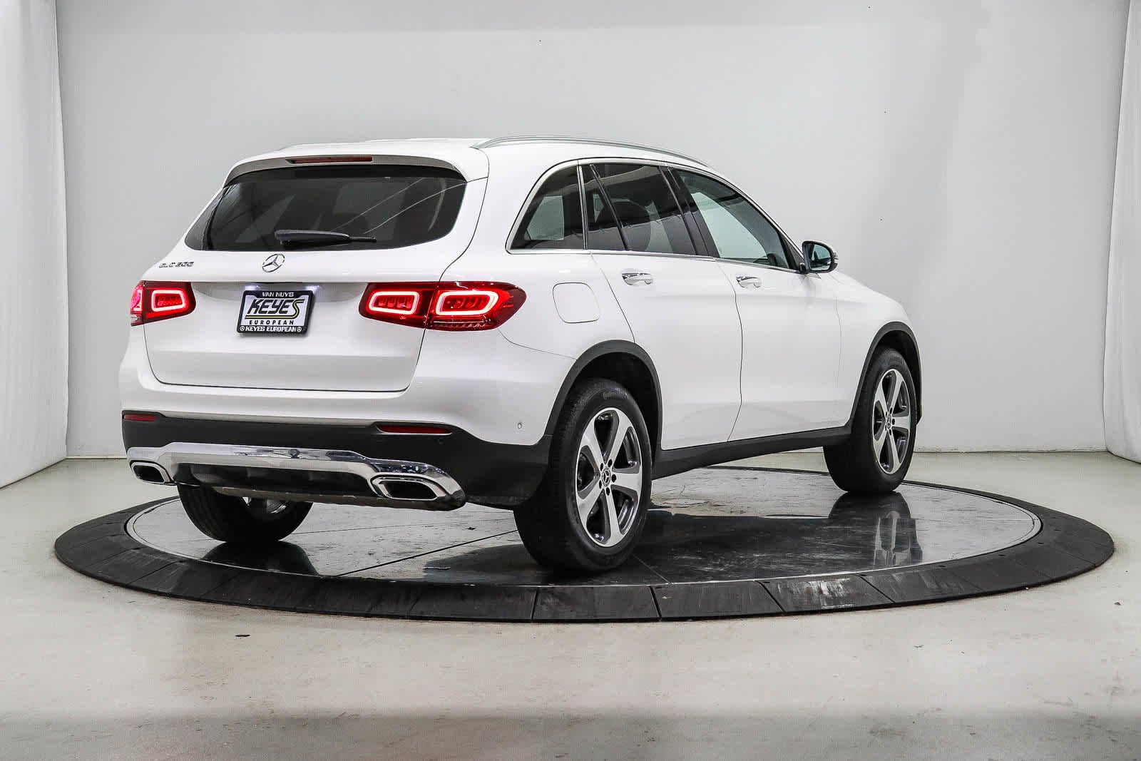 Used 2022 Polar White Mercedes-Benz GLC 300 image 4