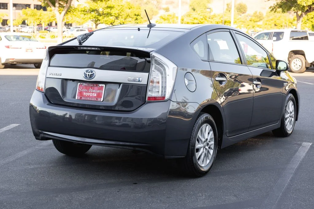 Used 2012 Winter Gray Metallic Toyota Base image 5