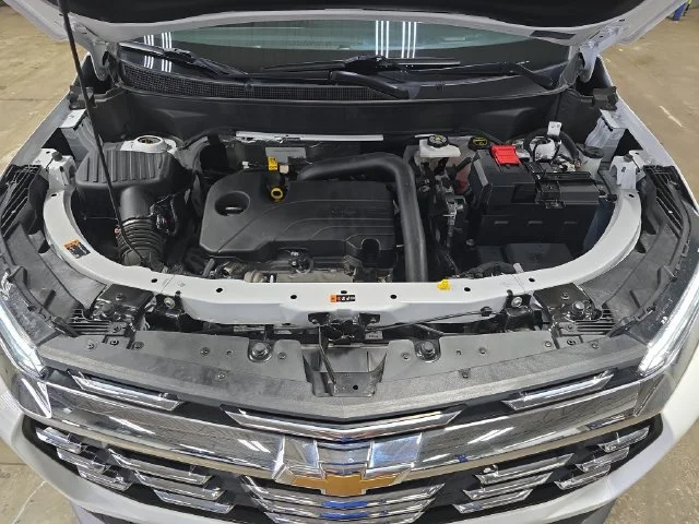 Used 2025 Summit White Chevrolet LT image 34
