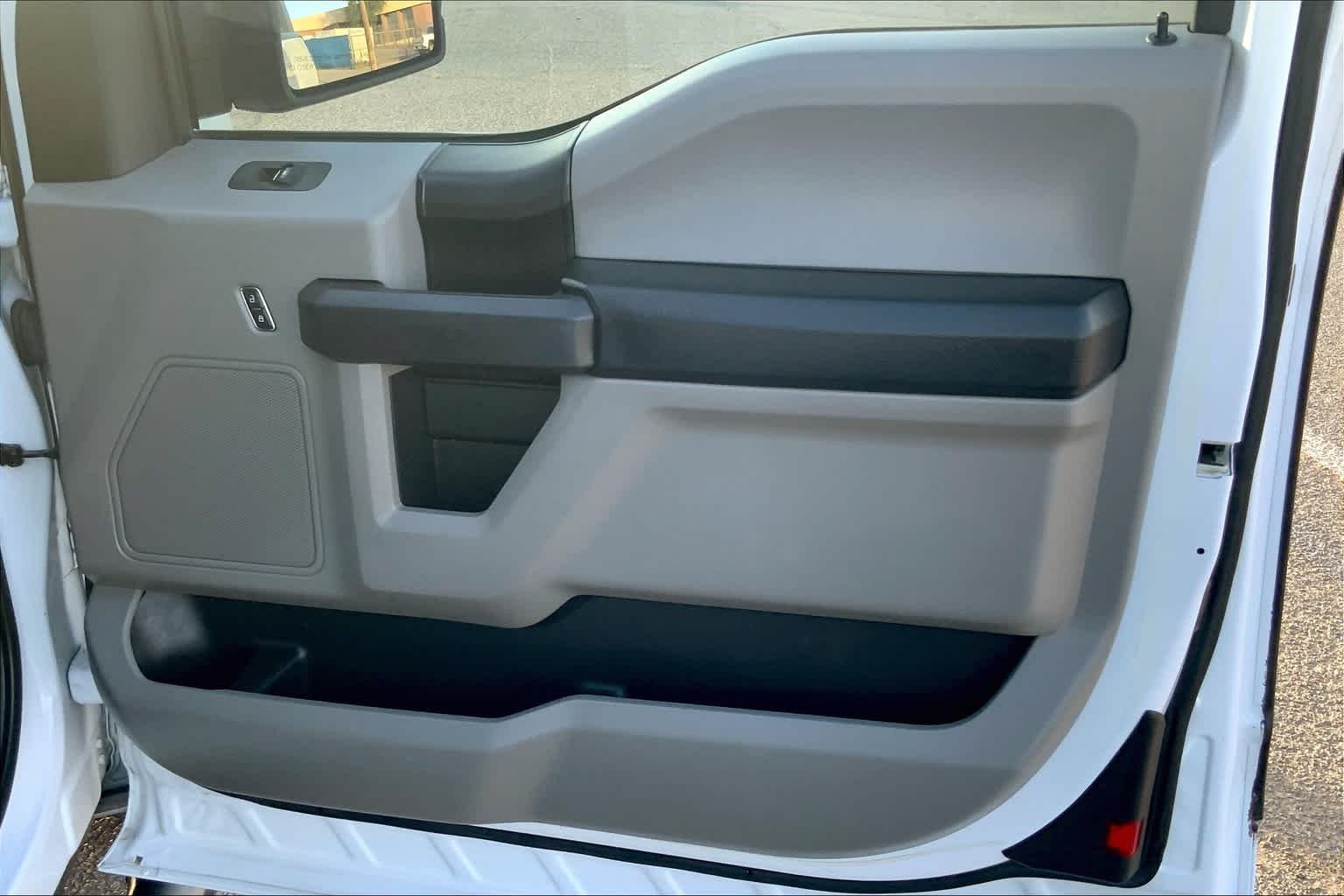 Used 2017 Oxford White Ford XL image 23