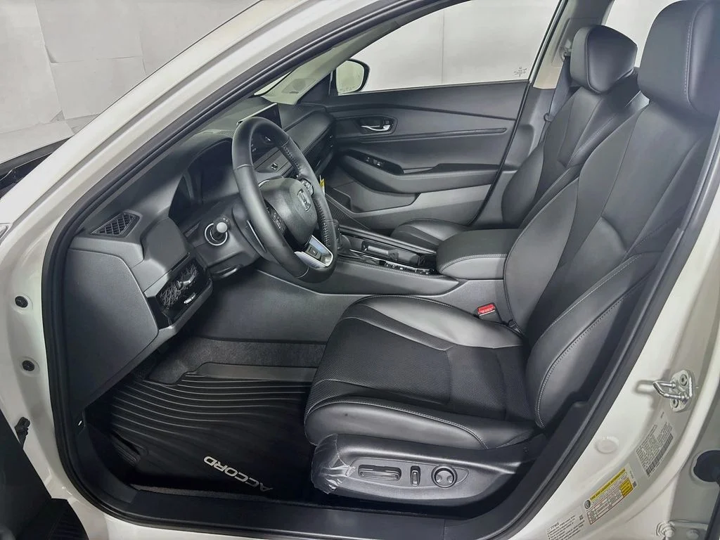 New 2026 Platinum White Pearl Honda Touring image 11