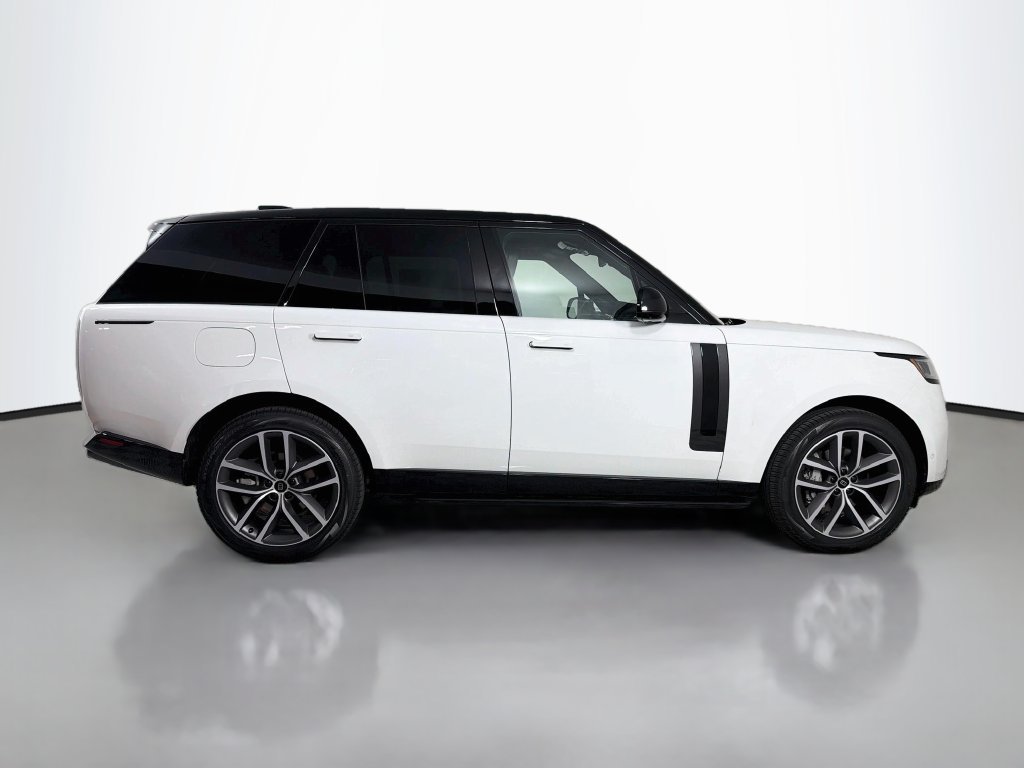 New 2027 Fuji White Land Rover SE image 4
