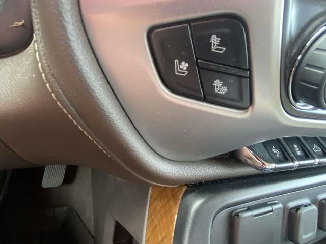 Used 2018 White GMC SLT image 18