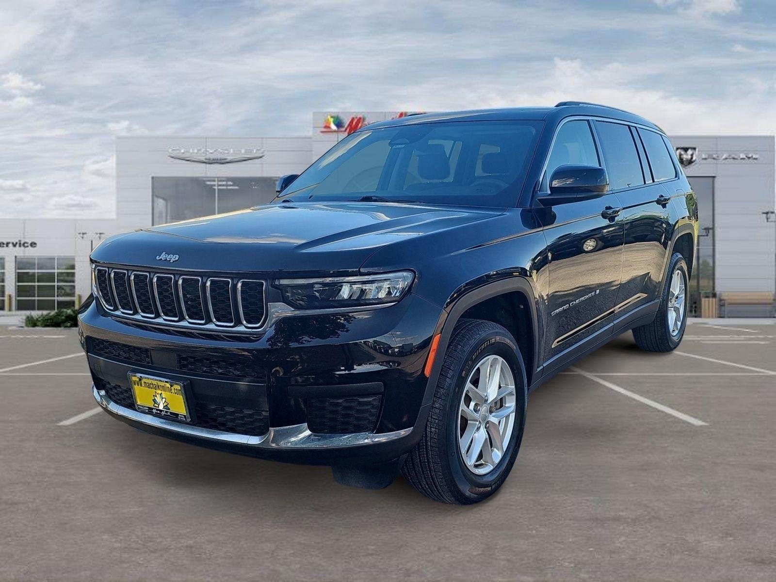Used 2023 Diamond Black Crystal Pearlcoat Jeep Laredo image 1