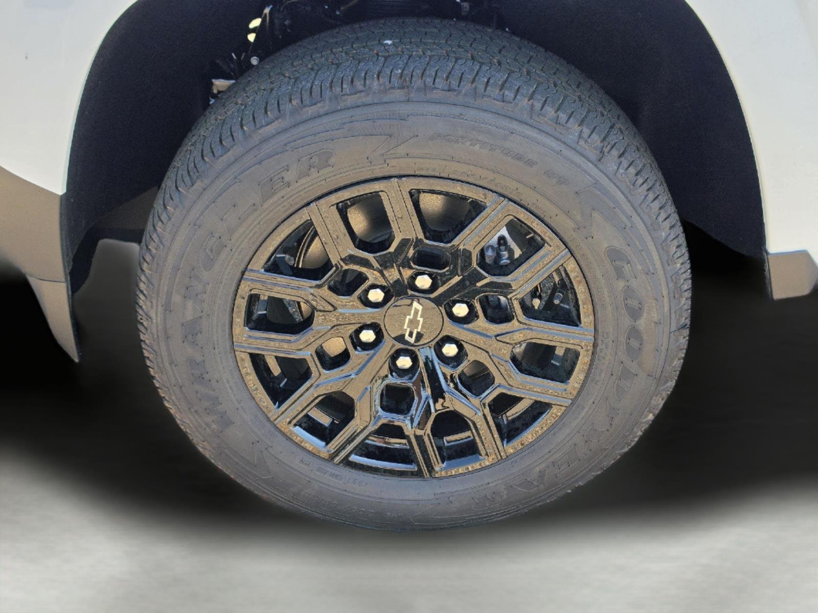New 2026 Summit White Chevrolet WT image 28